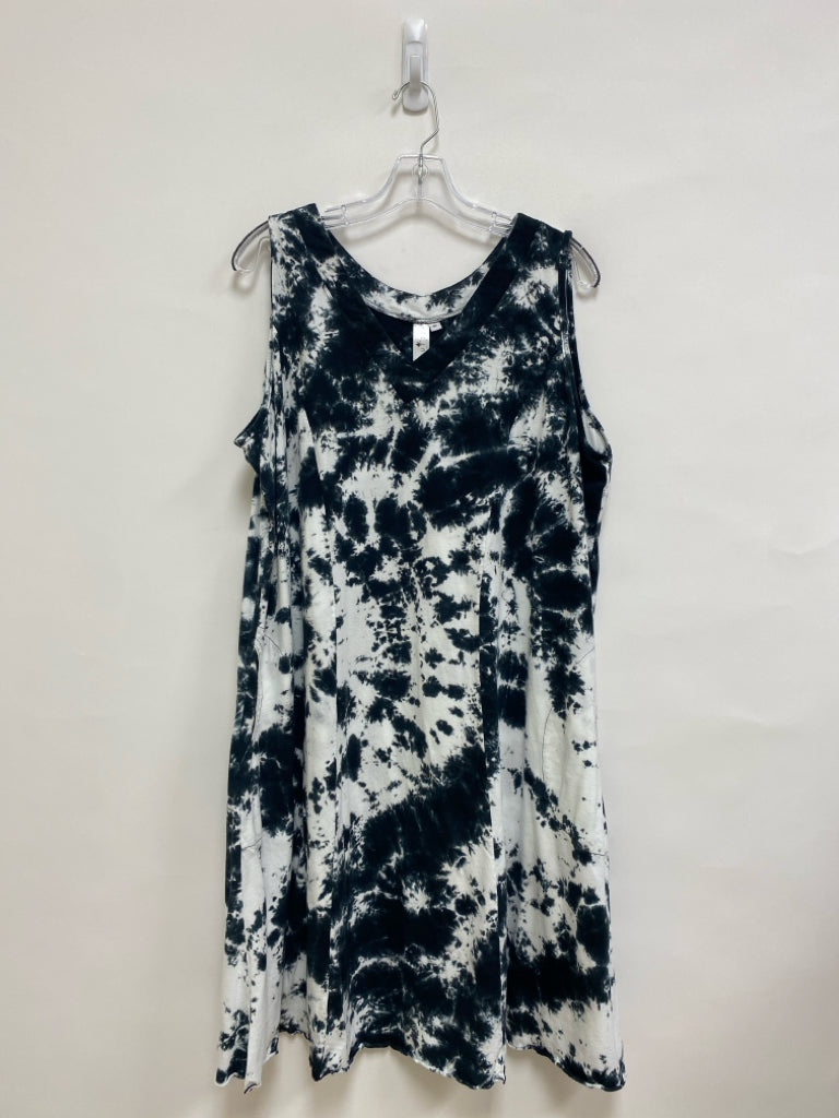 SIZE  2X Black White Tie Dye Sleeveless Plus Size Dress