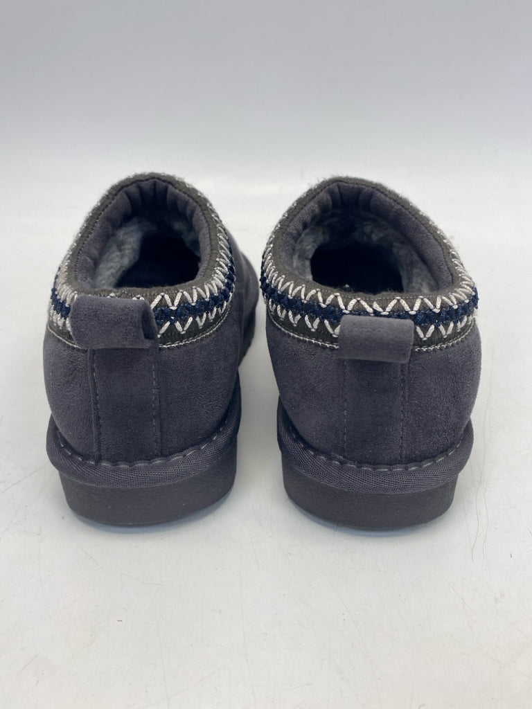 maurices US Shoe Size 7 Dark Gray Slippers