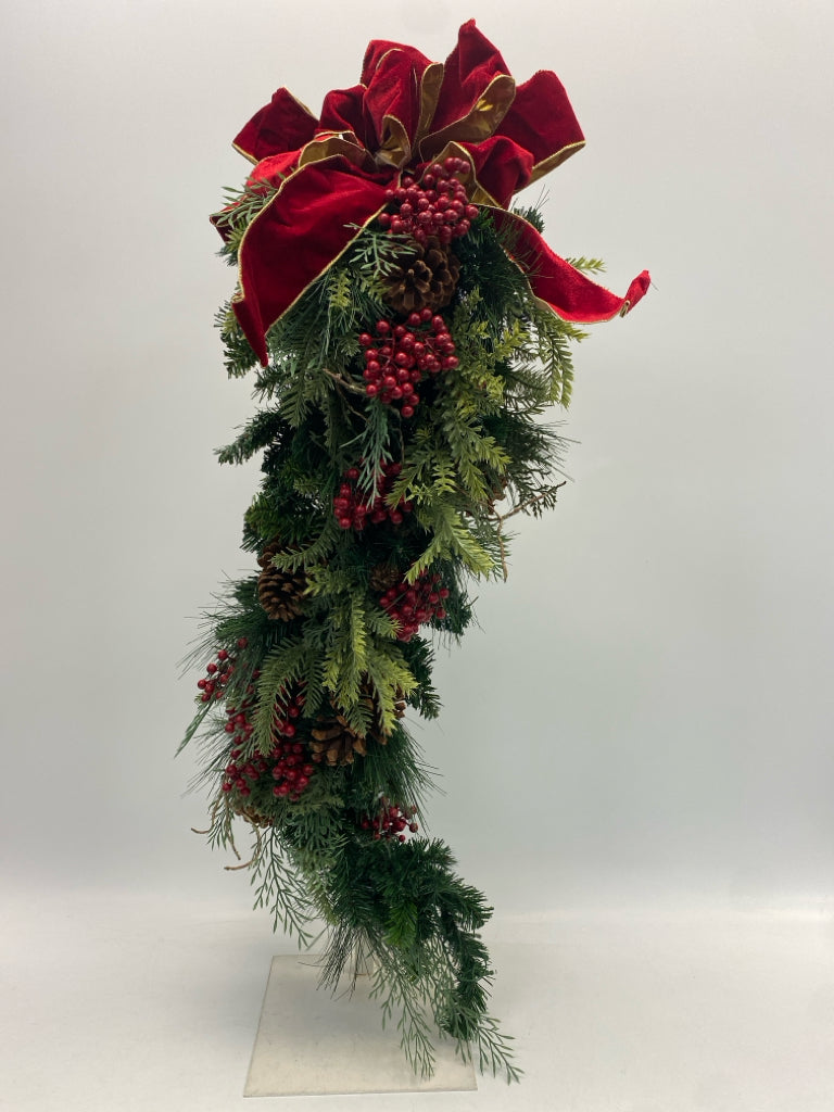 Green Red/Brown Pinecone Christmas