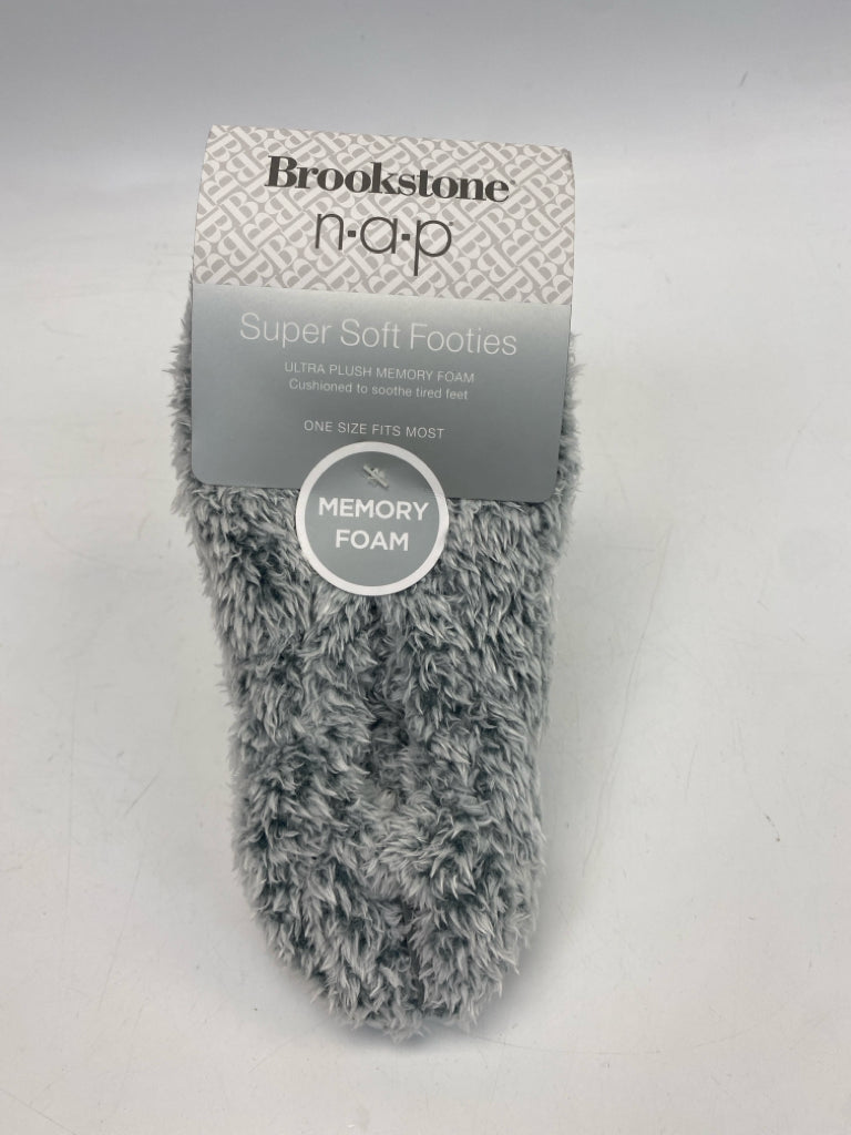 NEW/PKG Brookstone  Size OSFA Gray Slippers