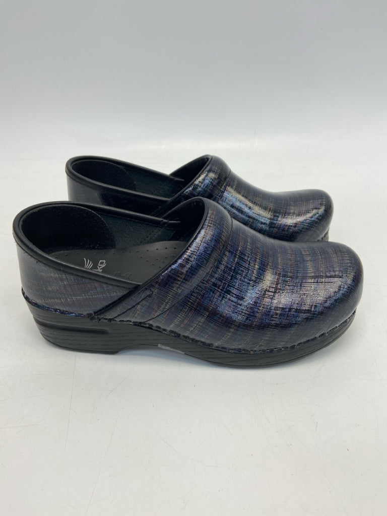 Dansko  Size 37 Black Multi-Color Clogs