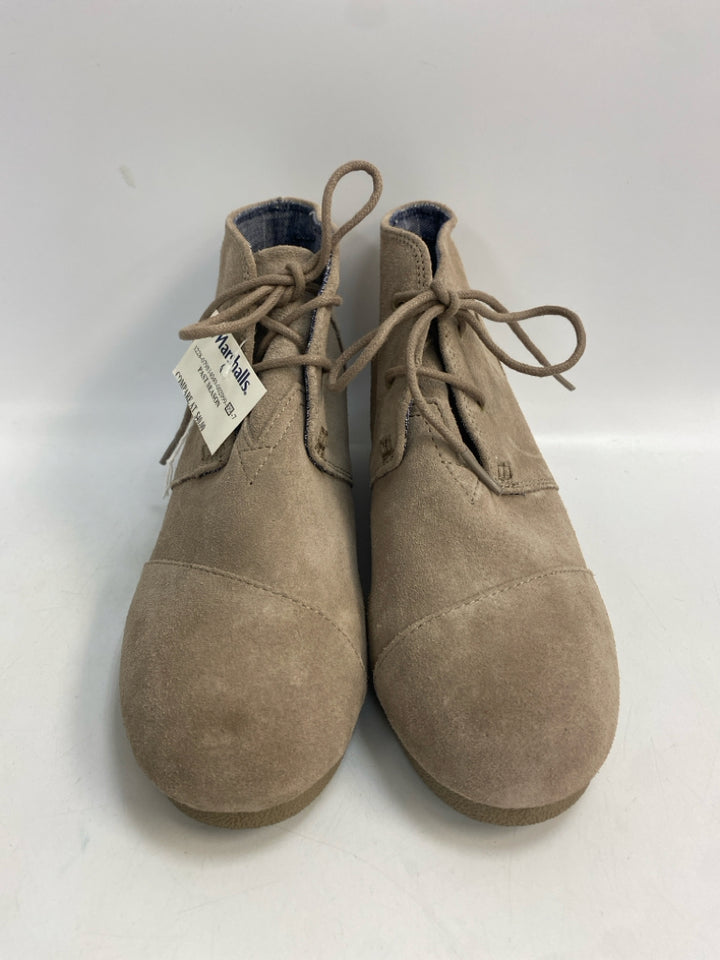 NWT Toms SIZE 6 Brown Lace-Up Girl&