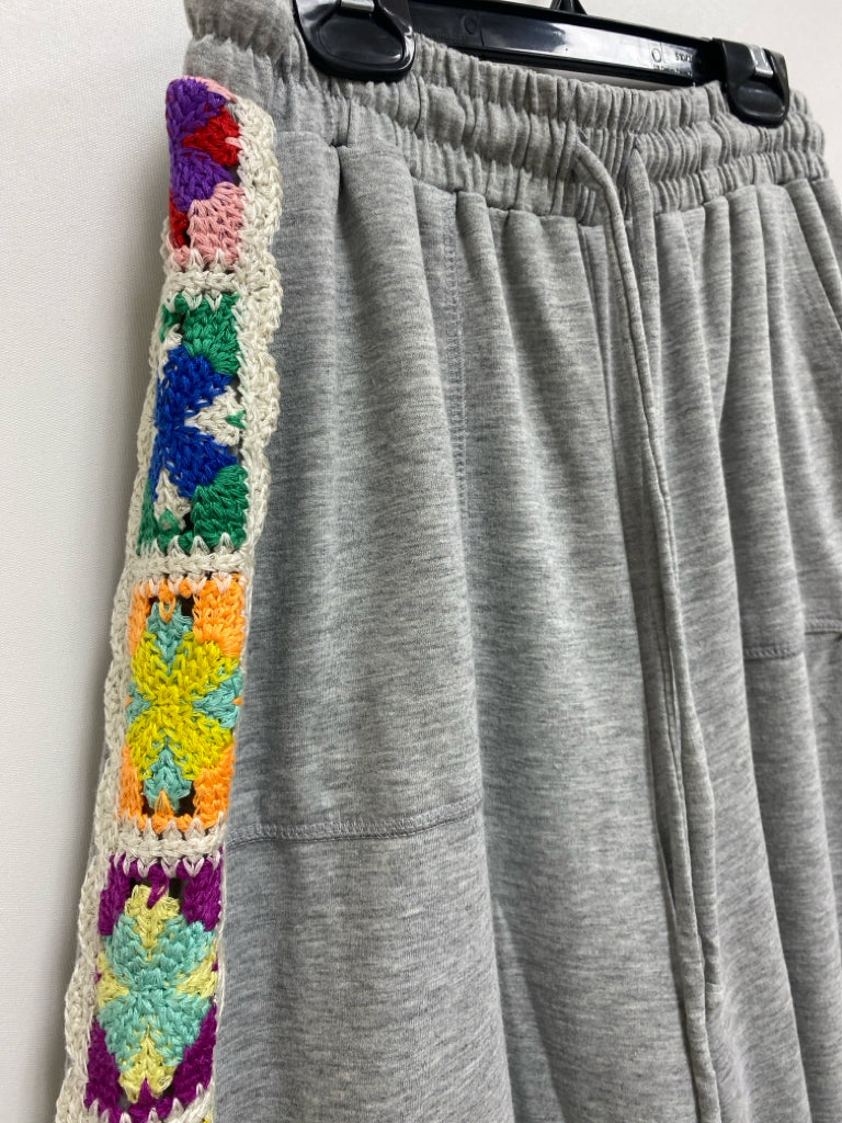 Size M Gray Multi Color Crochet Ladies Pants