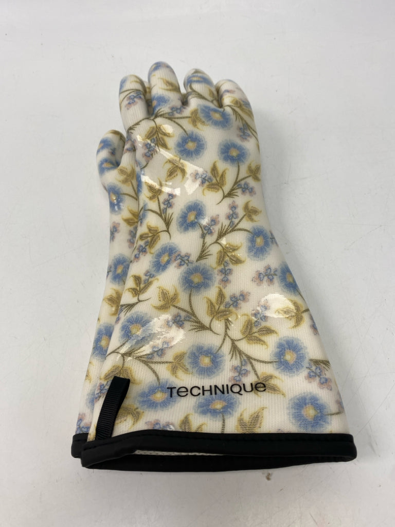 NEW/PKG Technique Cream Multi Color Floral Silicone Misc. Kitchen