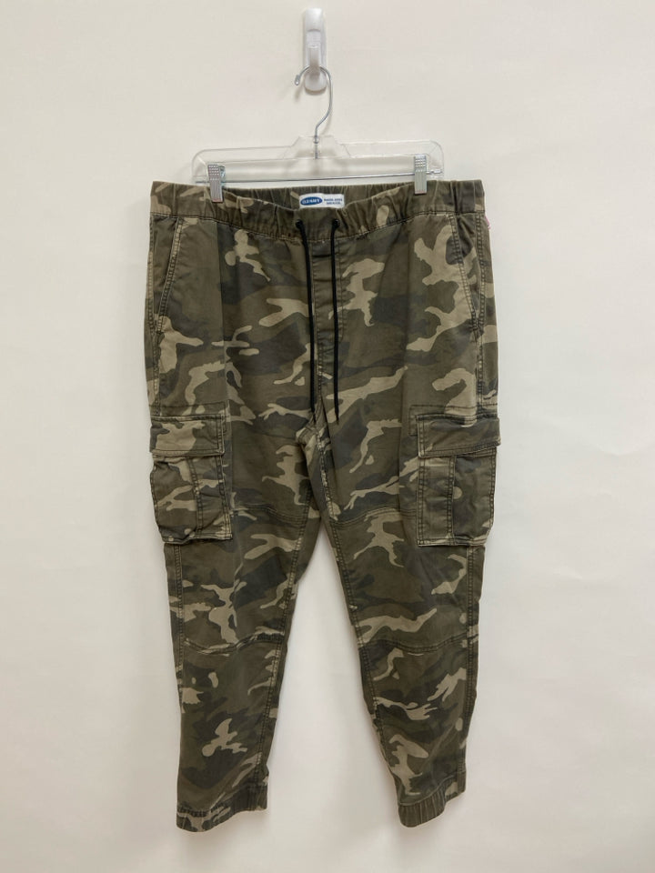 Old Navy Size XL Beige Olive Green Camouflage Joggers Men&