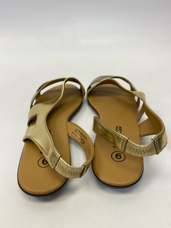Basic Editions  Size 9 Gold/Silver Sandals