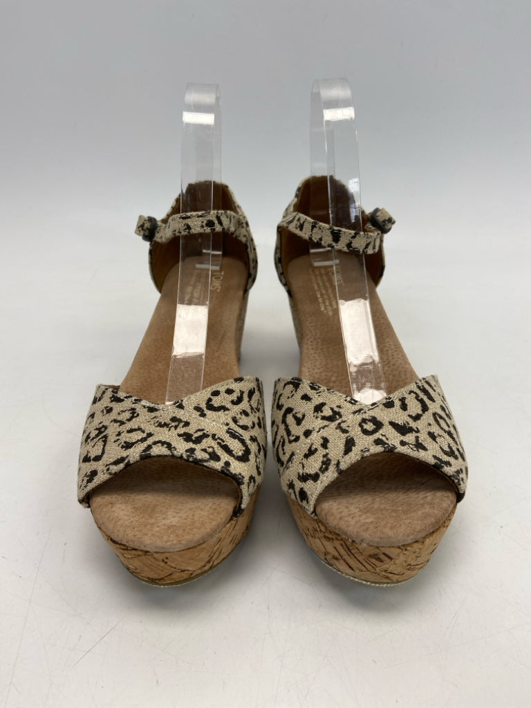 Toms  Size 9 Cream/Black Animal Print Sandals