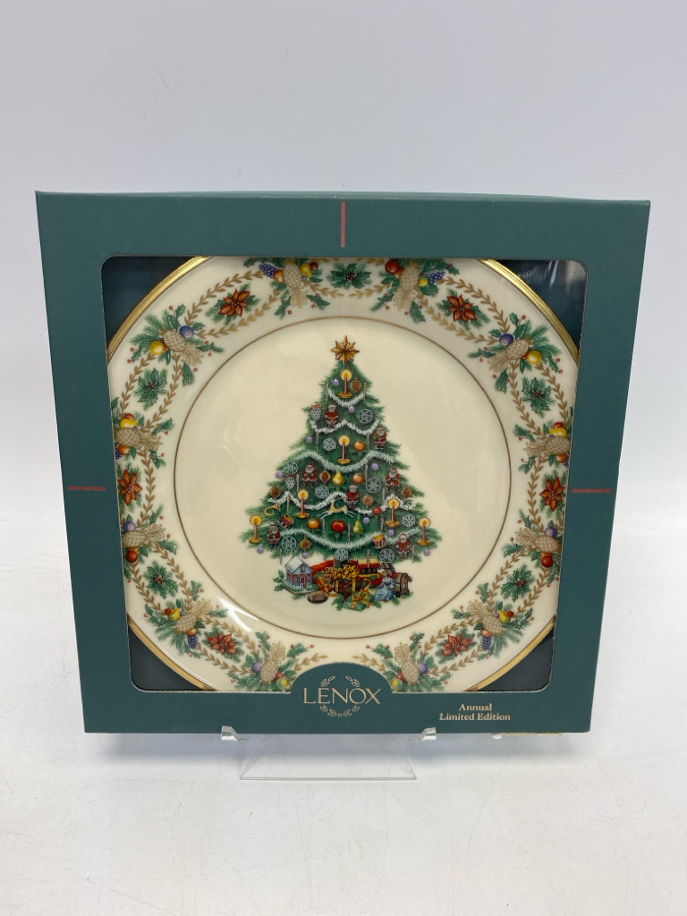 Lenox Cream Green/Multi Christmas Decorative Plate