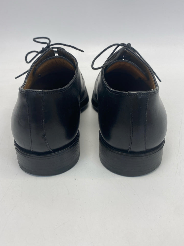 Size 9.5 Black Lace-Up Men&