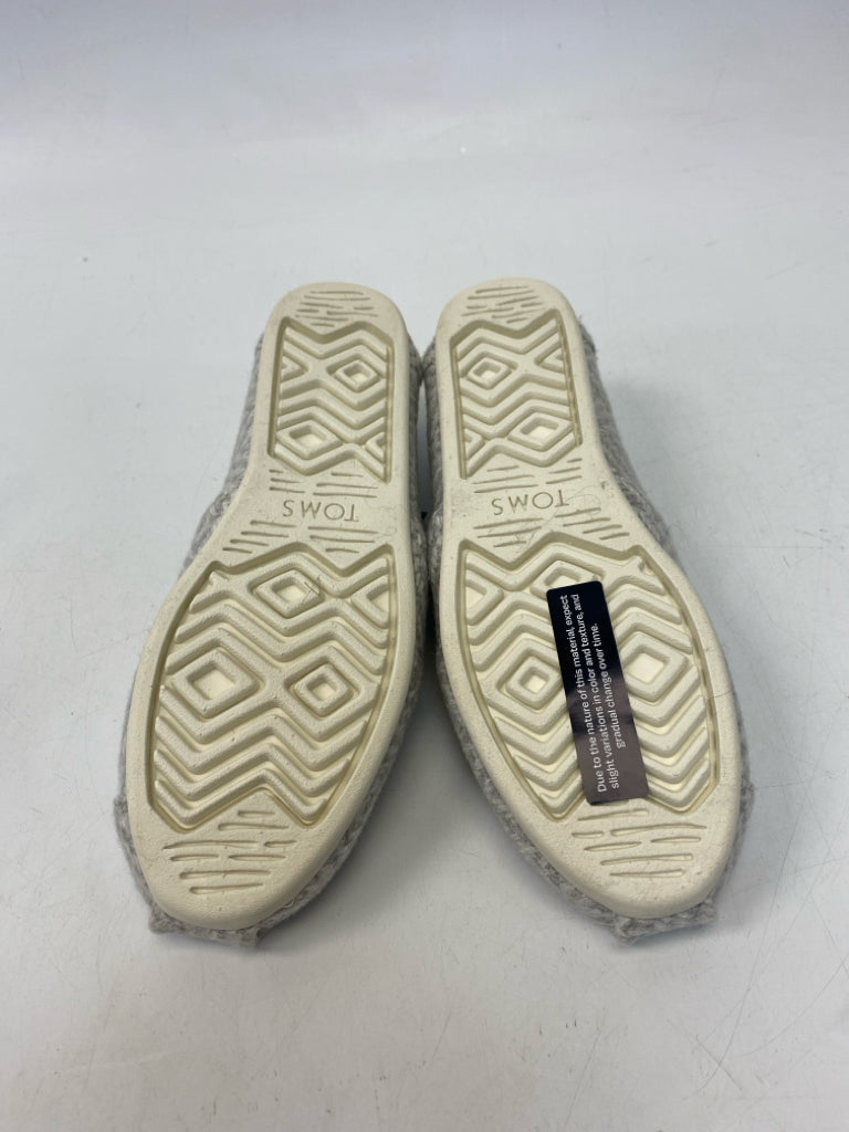 NWT Toms US Shoe Size 6.5 Gray White Herringbone Flats