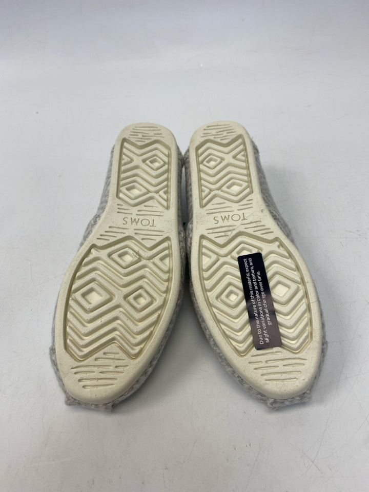 NWT Toms US Shoe Size 6.5 Gray White Herringbone Flats