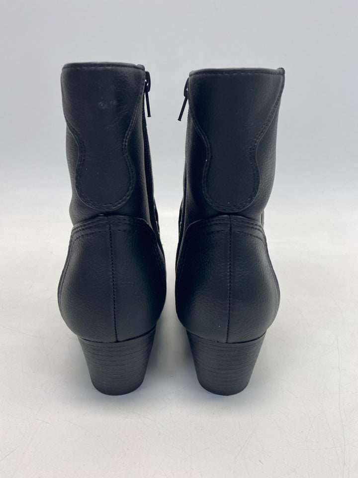 wonderly US Shoe Size 6.5 Black Silver Studded Boots