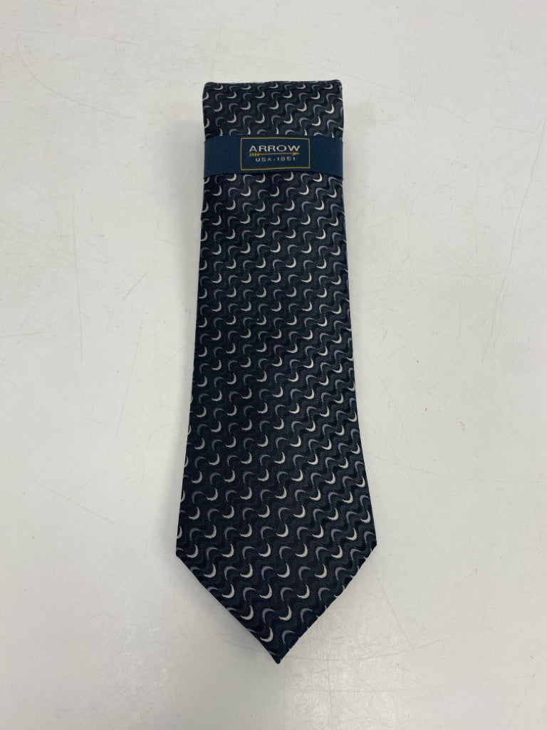 NEW/PKG Arrow Gray Black/White Silk Men&
