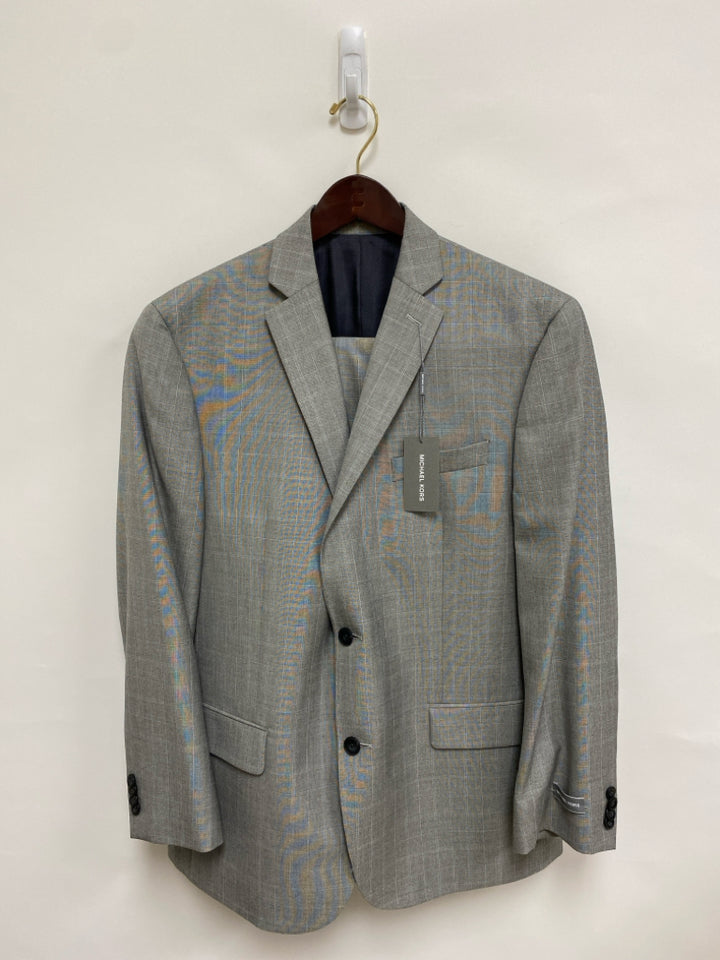 NWT Michael Kors Size 42R Gray Windowpane Men&