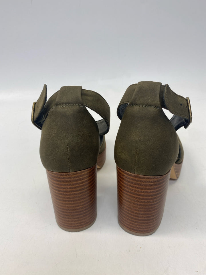 House of Harlow US Size 8.5 Olive Heels