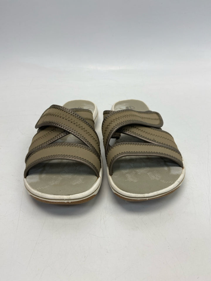Clarks  Size 7 Brown Sandals