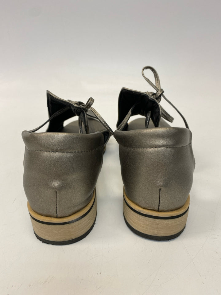 NWOT  Size 42 Pewter Sandals