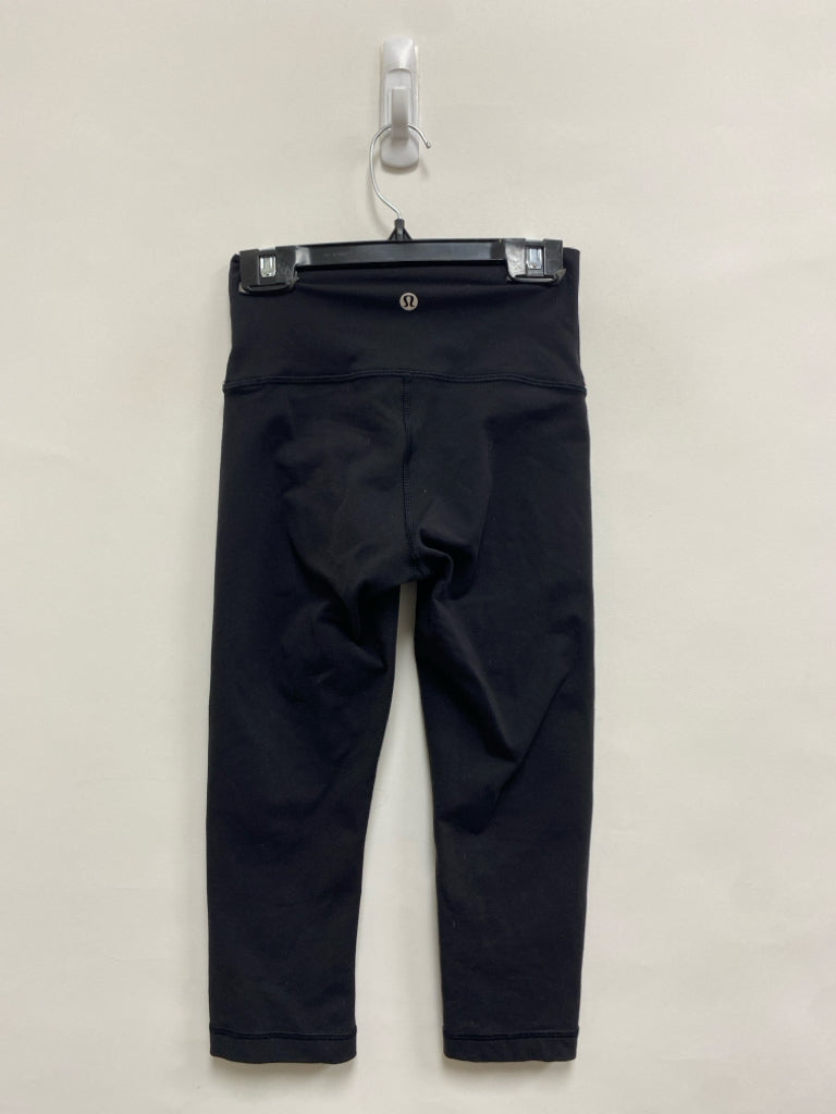 Lululemon Size 2 Black Cropped Athletic Leggings