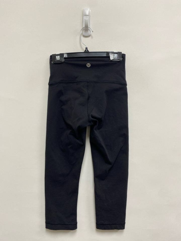 Lululemon Size 2 Black Cropped Athletic Leggings