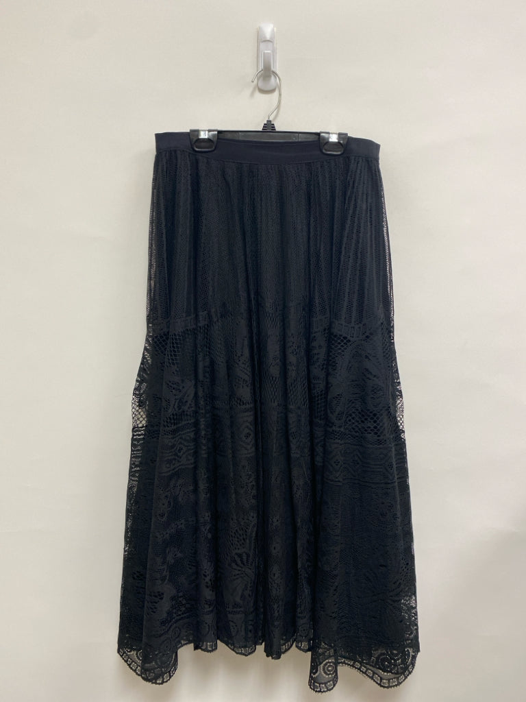 Size M Black Lace Ladies Skirt