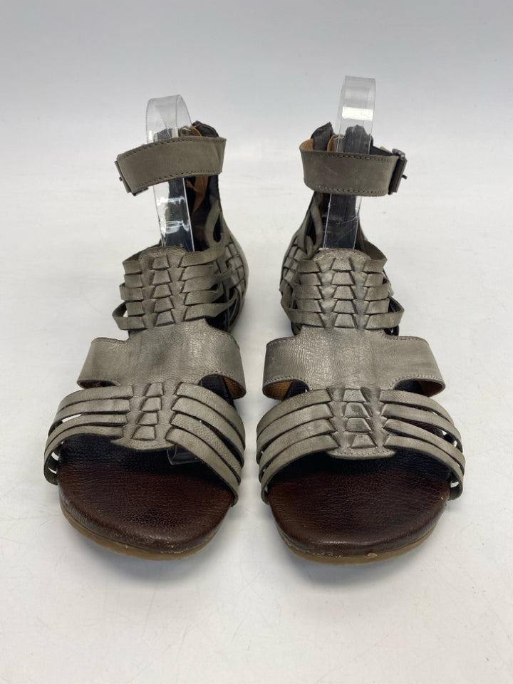 Roan  Size 8 Gray Sandals