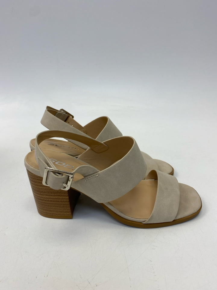 Soda  Size 6.5 Cream Sandals