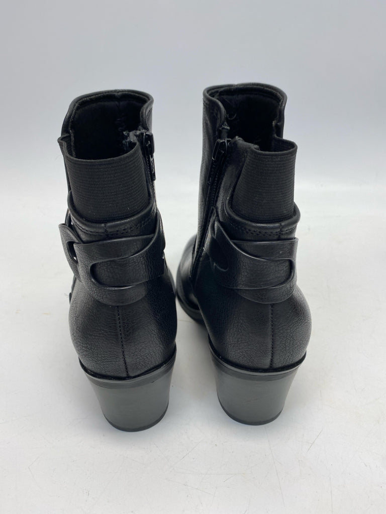 Bare Traps  Size 8 Black Boots