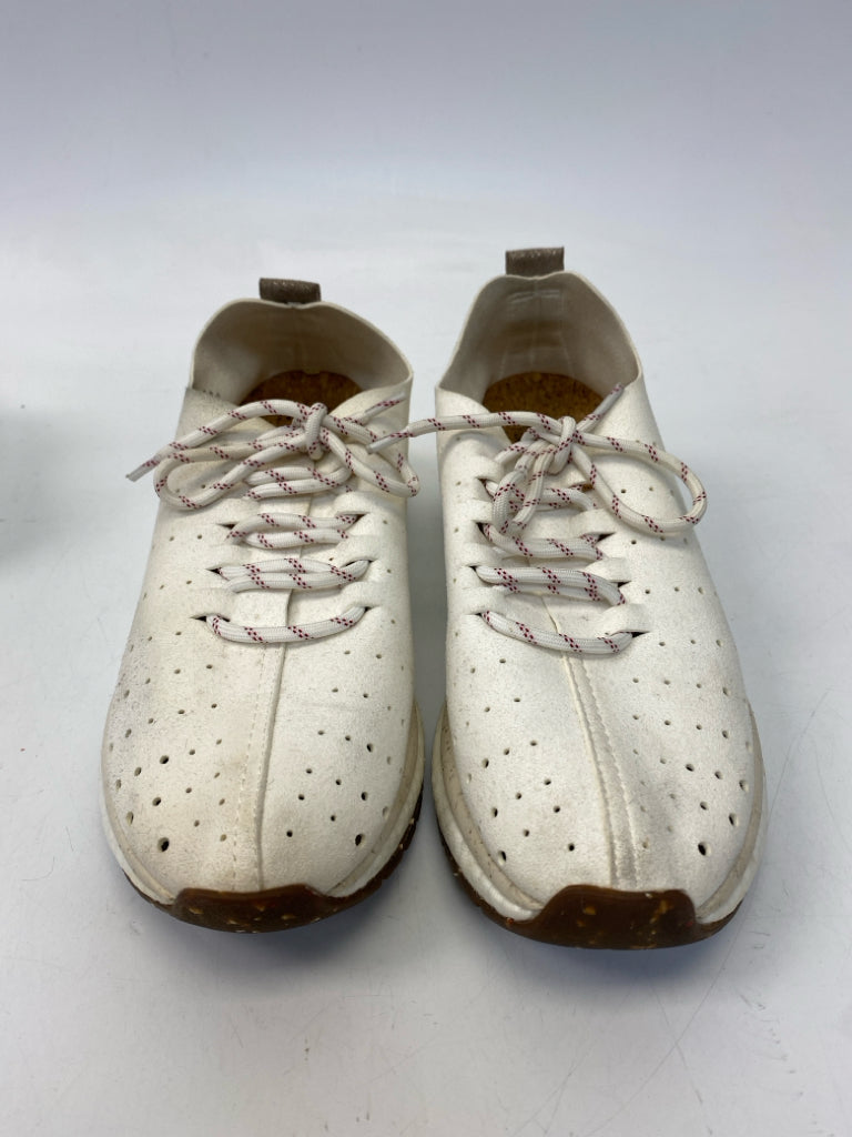 OTBT  Size 8 Cream Lace-up Sneakers