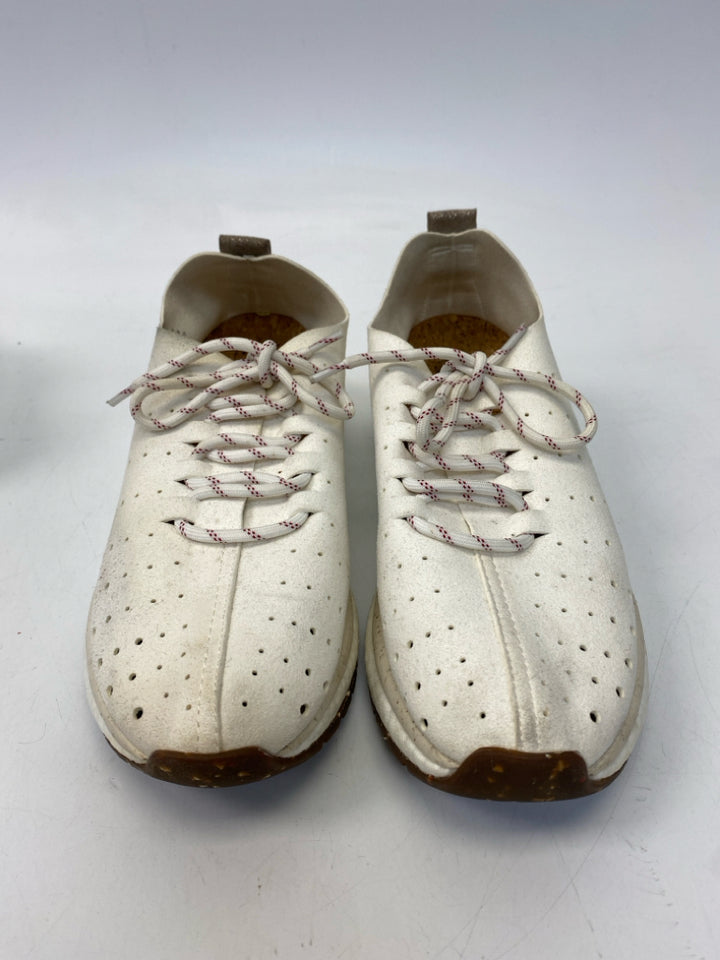 OTBT  Size 8 Cream Lace-up Sneakers