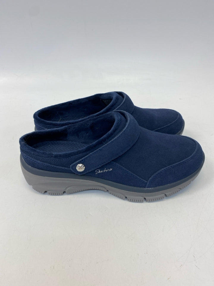 NWOT Skechers  Size 7.5 Navy Suede Clogs