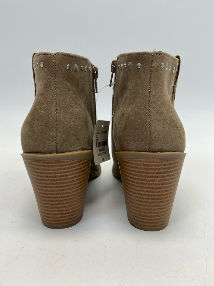 NWT  Size 9 Brown Side Zipper Boots