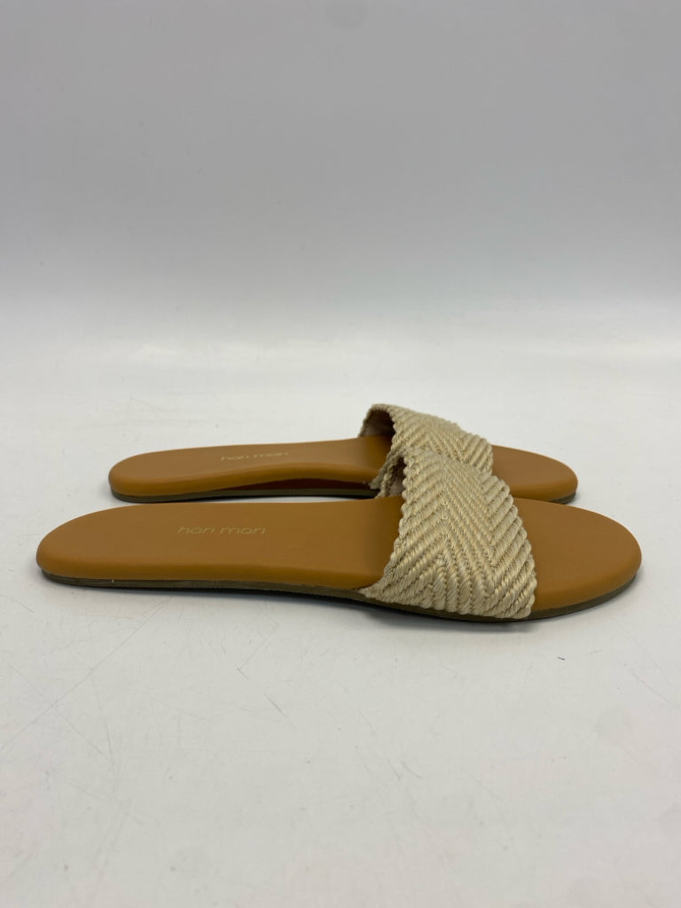 NWOT hari mari Size 7 Tan Sandals