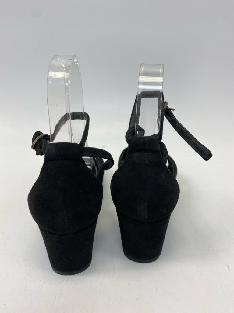 Donald Pliner  Size 8 Black Sandals