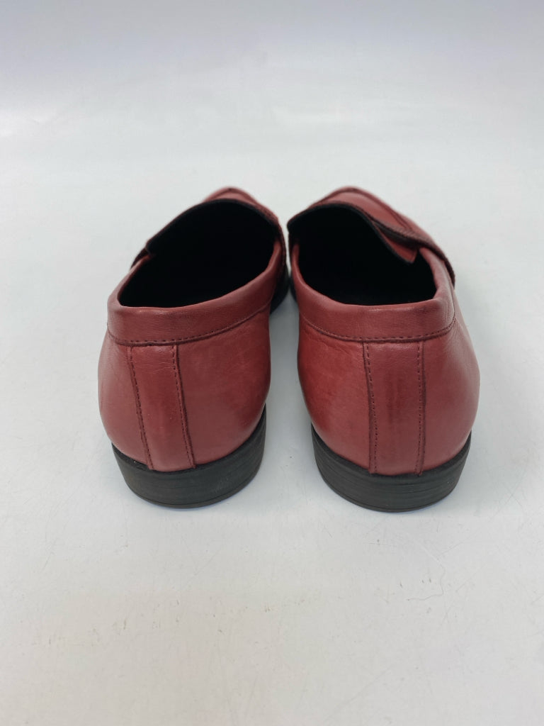 Bueno  Size 39 Dark Red Flats