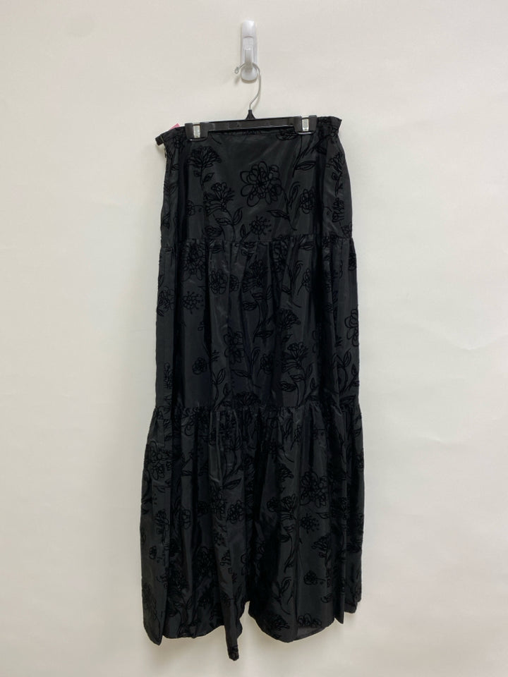 Chetta B. Size 4 Black Flowers Embossed Ladies Skirt