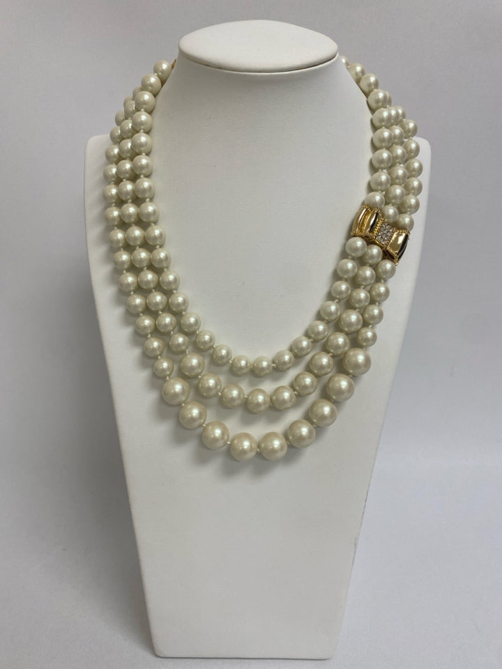 Kate Spade Gold Color Pearl Color Bows Necklace
