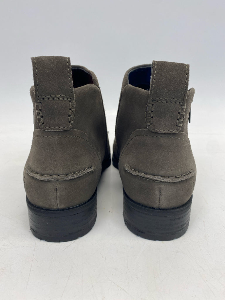 NWOT UGG US Shoe Size 9 Dark Gray Suede Boots
