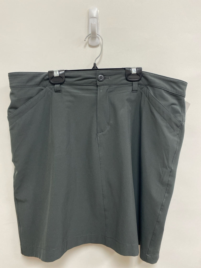 Eddie Bauer Size 14 Dark Gray Ladies Skort