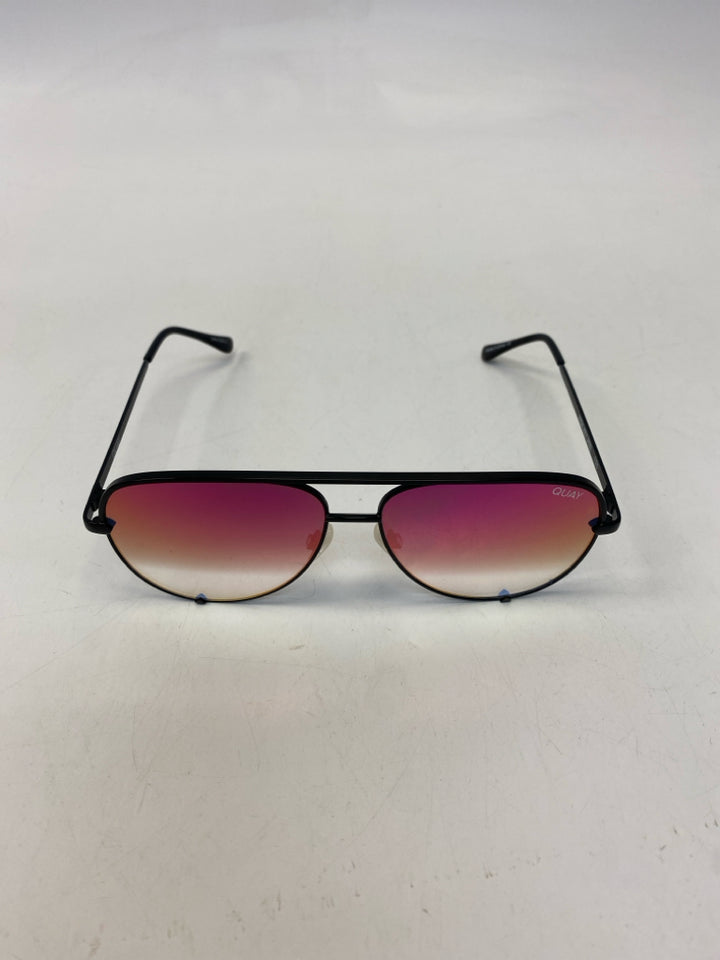 QUAY High Key Mini Aviators w/Clear Case