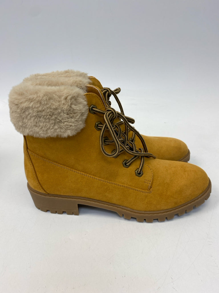 NWOT Madden Girl US Size 8.5 Camel Lace Trim Boots