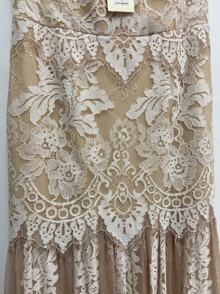 NWT Size 4 Cream Tan Lace Sleeveless Ladies Formal Dress