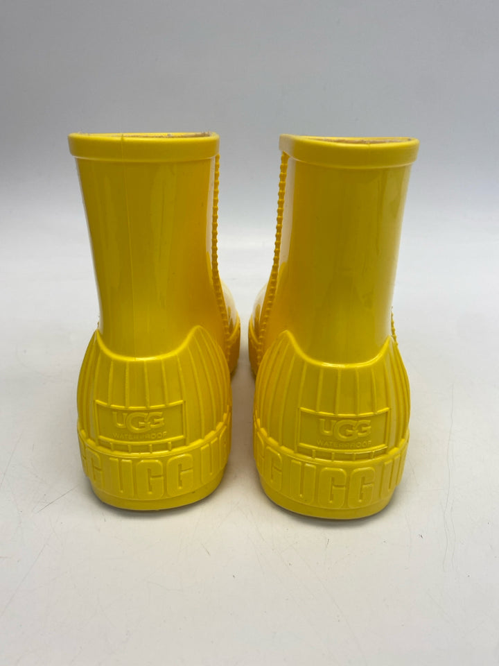 UGG  Size 7 Yellow Boots