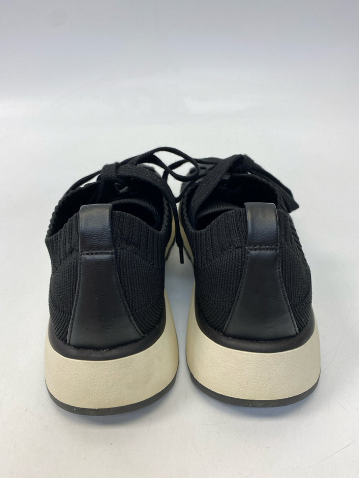 Size 9 Black Lace-up Fabric Sneakers