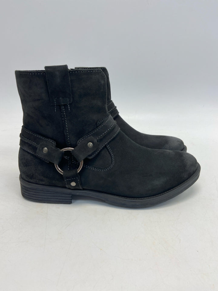 Earth  Size 8.5 Black Boots