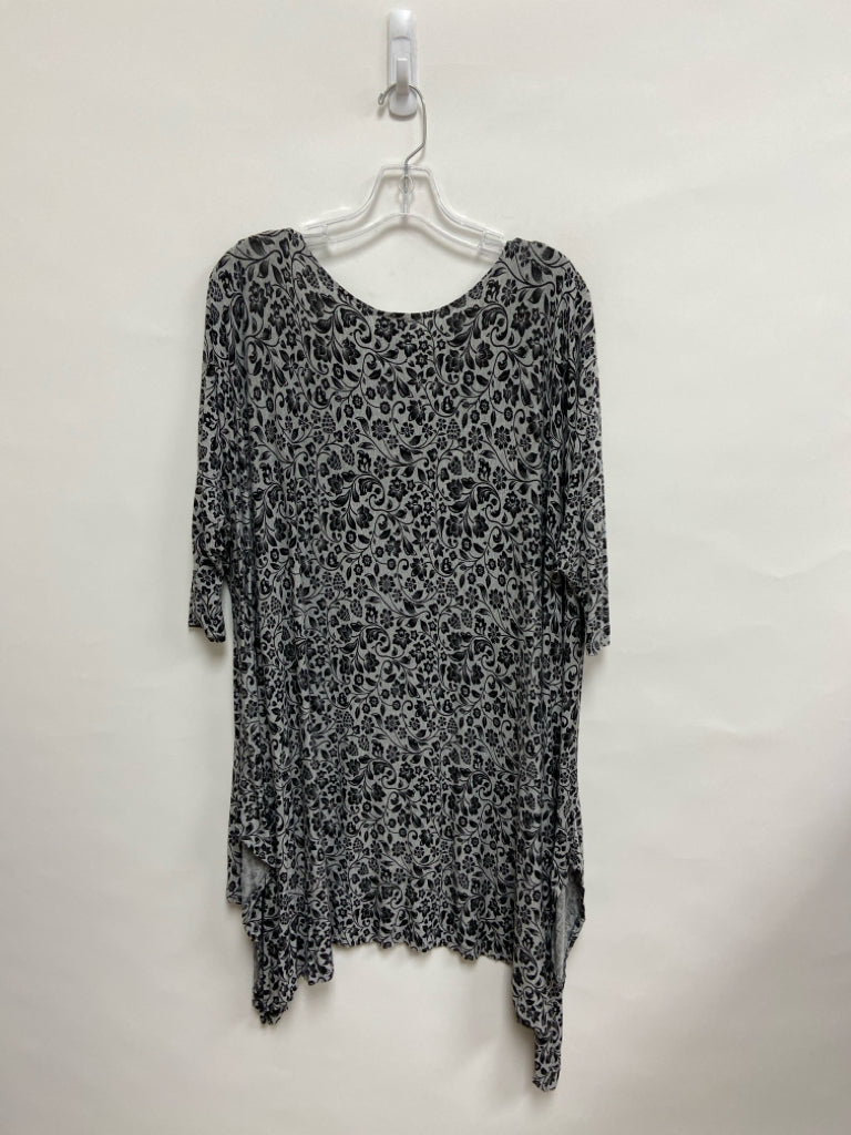 TRASH CHILD Size OSFM Gray Black Floral Tunic Ladies Top