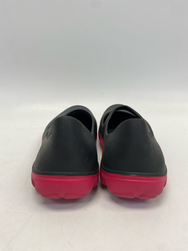 Crocs  Size 8 Black Fuchsia Trimmed Flats