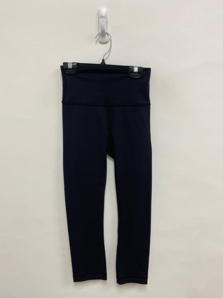 Lululemon Size 2 Black Cropped Athletic Capri