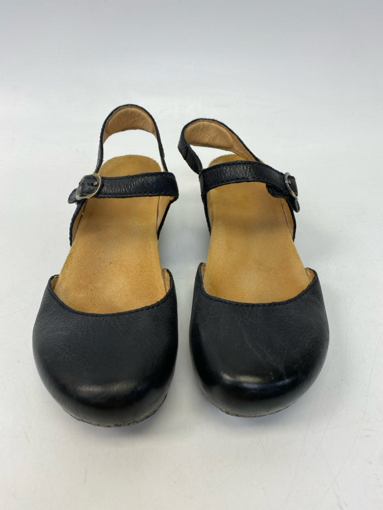 Dansko EU Shoe Size 40 US Shoe Size Black Clogs