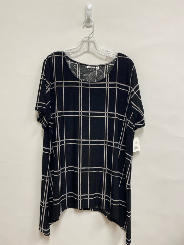 NWT Croft/Barrow  SIZE  2X Black/Gray Windowpane Plus Size Top