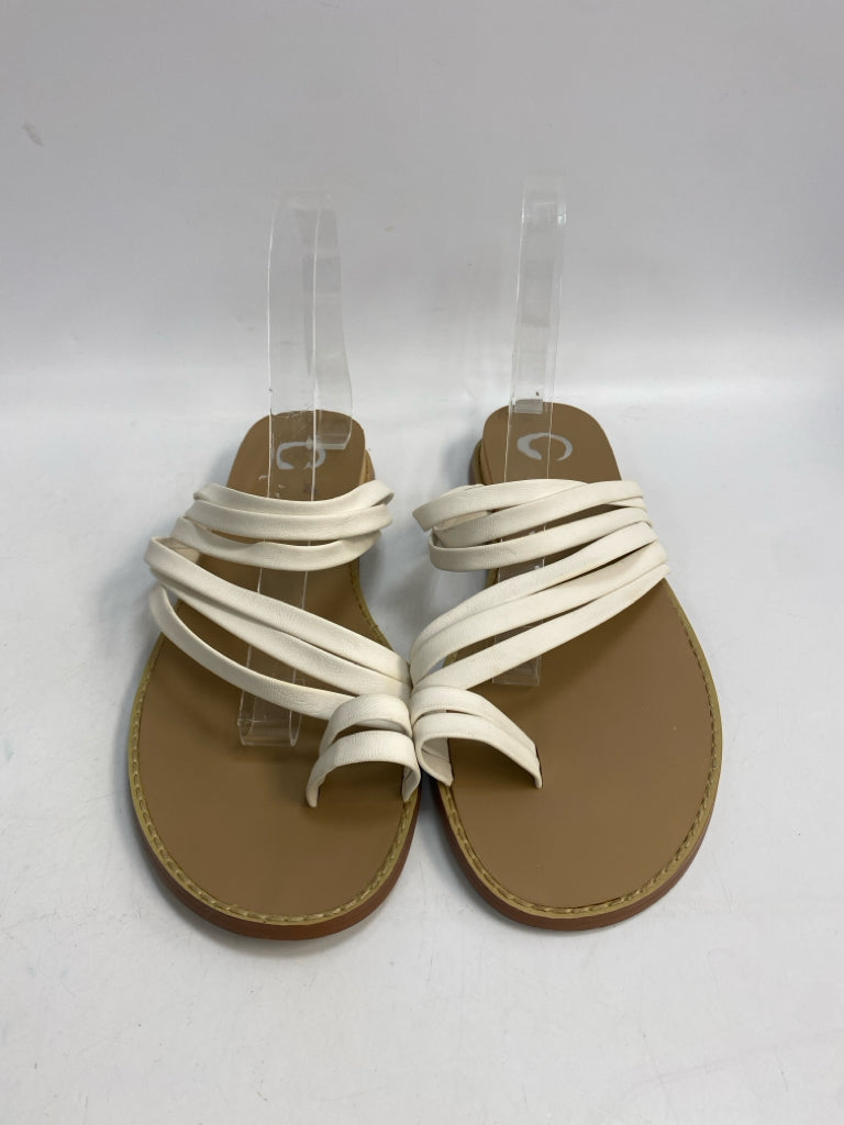Journee  Size 10 White Sandals